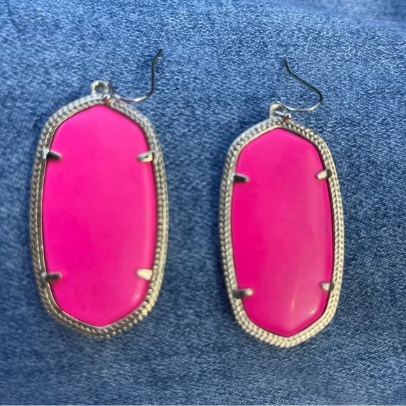 Kendra Scott Danielle earrings in Hot Pink and gold plate - Picture 2 of 2